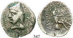Drachme, Rhagai. 4,03 g. Büste l. mit Tiara / Thronender Arsakes r., hält Bogen. Sellw.31.5.