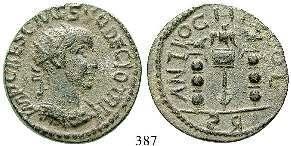 387 Traianus Decius, 249-251 Bronze 24 mm 249-250. 8,85 g. Drapierte und gepanzerte Büste r.