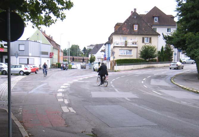 1) Löwentaler Straße PROBLEM: Die Einbahnstraße der westlichen Löwentaler Straße (Bild 1) wird ordnungswidrig in Gegenrichtung, meistens