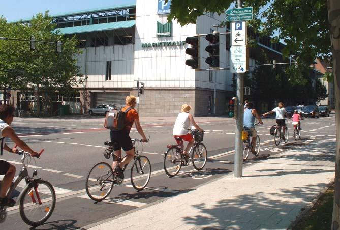 2) Essoknoten, Richtung Stadtmitte PROBLEM (früher): Radfahrer (Bodenseeradweg!