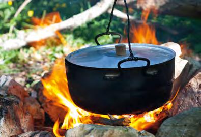 Wildnisküche - Kochen am offenen Feuer mit einem Hauch von Abenteuer Zum Sommer gehört das Leben und Kochen im Freien einfach dazu.