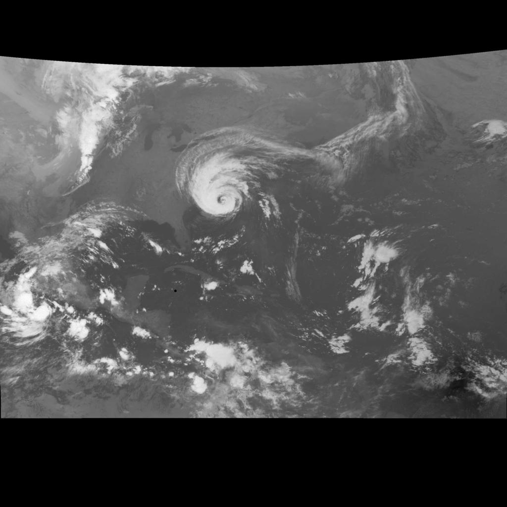 Fig.23: Entwicklung des Hurricanes Isabel. Mit solchen Satellitenaufnahmen lässt sich die Intensivierung und Abschwächung des Hurricanes beobachten. Auch kann die Zugbahn sehr genau verfolgt werden.