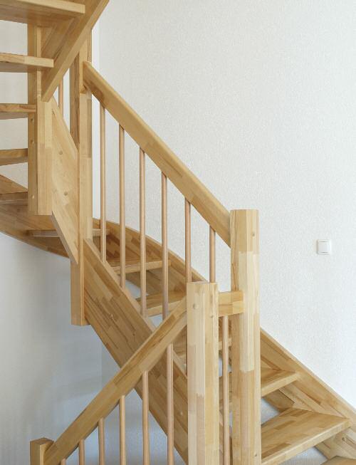 Echtholztreppen nach Maß. Custom Real Wood Staircases. - PDF Free Download