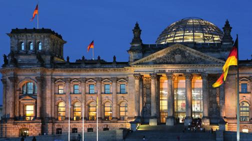 Im Fokus: Regelungspaket Fracking verabschiedet Energiebedarf 20 Millionen mal um die Erde Am 24. Juni hat der Bundestag das Regelungspaket Fracking verabschiedet. Am 08.