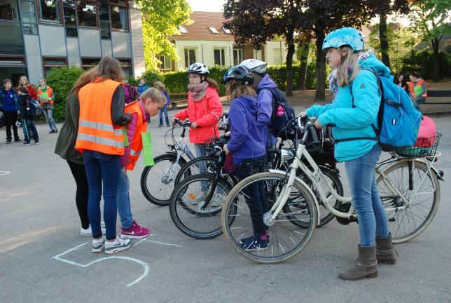 Als Klima AG ist uns für die Nachhaltigkeit besonders wichtig, dass die Schülerinnen und Schüler auch in Zukunft klimaneutral zur Schule kommen. Aber natürlich nicht nur die Schülerinnen und Schüler.