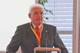 Michael Schulze, Vorsitzender des Weiterbildungsausschusses, ist die Landesärztekammer damit eine der ersten in der Bundesrepublik, die die vom Deutschen Ärztetag im Mai beschlossene umfassende