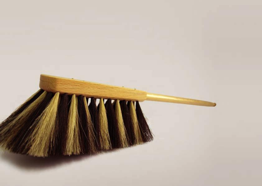 CURTAIN HAND BRUSH (Gardinenhandfeger) clear lacquered beechwood, striped design with light and