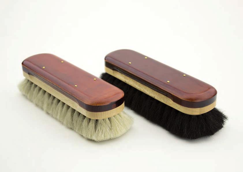 POLISHING BRUSH (Glanzbürste) brown and clear lacquered beechwood with light or black yak hair