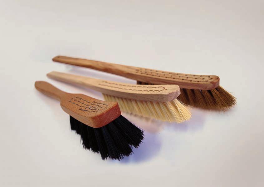 HANDLE BRUSH (Stielbürste) oiled beechwood with individually bristles: dark horsehair, agave fibres or brass wire geölte
