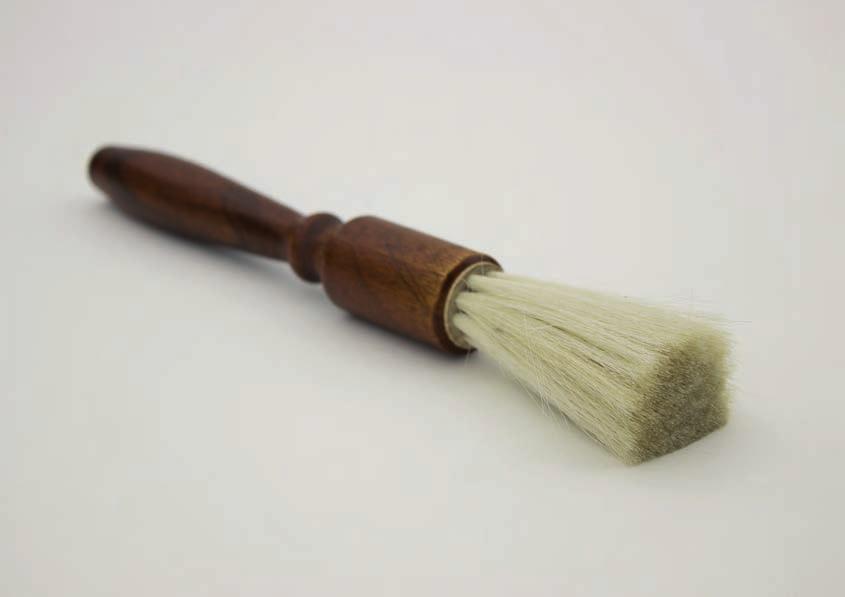 SMALL FURNITURE BRUSH (kleiner Möbelpinsel) brown lacquered beechwood with