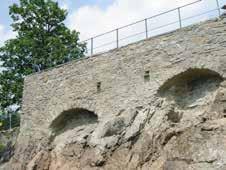 ThLfD Erfurt Ausführung: 4-6/2001 Rekonstruktion der Stützmauern mit konservatorisch-restauratorischen Anteilen Das ab 1682 als schlichter, schmuckloser Kasten auf