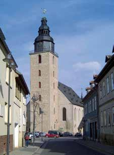 Das Erdgeschoss des Turmes könnte ein Relikt der hier befindlich gewesenen, 1608 abgebrochenen Andreaskirche sein; das erste bis vierte Geschoss dem Neubau.