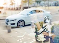 Mit der MercedesCard bezahlen Sie weltweit komfortabel und profitieren von Reise- und Versicherungsleistungen, automobilen Leistungen, einem attraktiven Bonusprogramm und finanziellen Freiheiten.