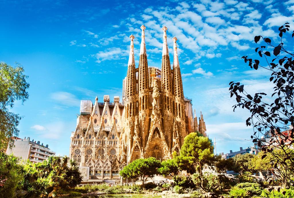 SEHENSWÜRDIGKEITEN IN BARCELONA In Barcelona treffen historische Bauwerke auf modern-futuristische Gebäude.