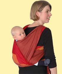 Wickelkreuztrage auf dem Rücken Sie können auch kleinere Babys auf dem Rücken tragen. Bei dieser Trageweise wird Ihr Kind von drei Tuchbahnen gestützt.