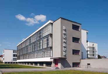 Bauhausgebäude in Dessau Architekt: Walter Gropius, 1926 Das Bauhausgebäude gilt als Schlüsselwerk der europäischen Moderne.