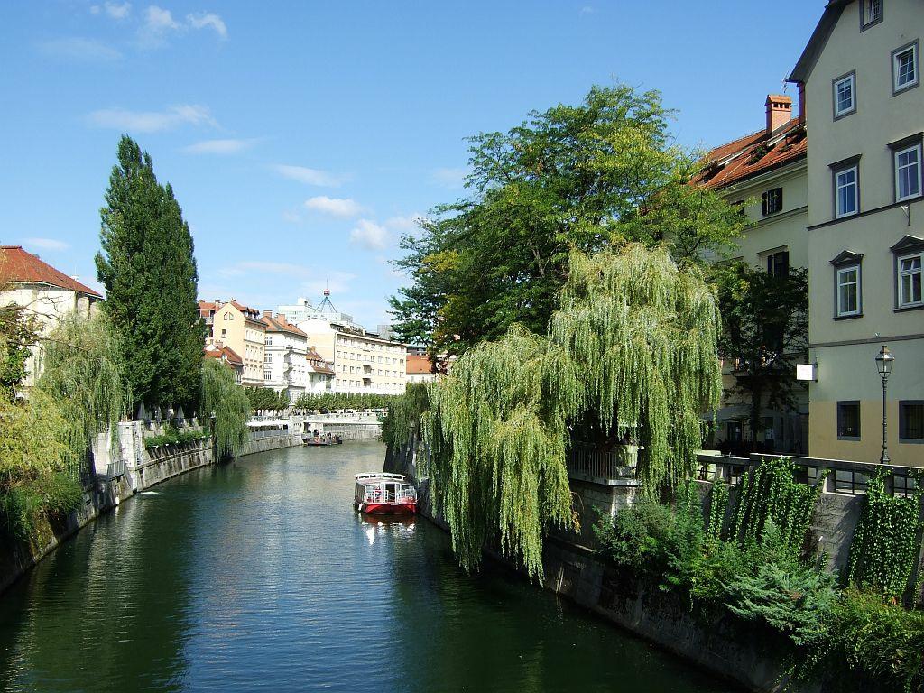 Übernachtungen. Herzlich willkommen! 2. Tag: Ljubljana - Stadtbesichtigung Wir machen einen Rundgang durch die Altstadt, auf die Burg, entlang des Flusses und über den Markt.