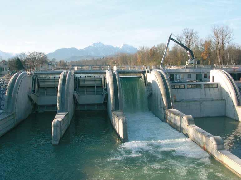 Stahlwasserbau. Ausrüstungen für Wasserkraftwerke wie Wehranlagen, Stauklappen, Rechen und Dammbalken.