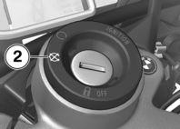 Bei Verlust eines Fahrzeugschlüssels beachten Sie bitte die Hinweise zur elektronischen Wegfahrsperre EWS ( 35). Zündung einschalten Zündschlüssel in Position 1 drehen.