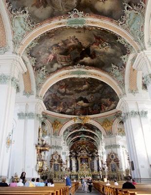 Gallen ist nicht nur der Bücherschatz des einstigen Benediktinerstifts, sondern auch die älteste Bibliothek der Schweiz und einer der berühmtesten Klosterbibliotheken der Welt.