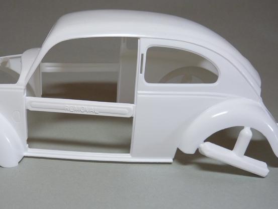 VW Käfer 1951/1952 Revell 1:16 Der Bausatz: Der VW Käfer ist das deutsche Kultauto schlechthin, also darf er als Modell in der Vitrine eigentlich auch nicht fehlen.