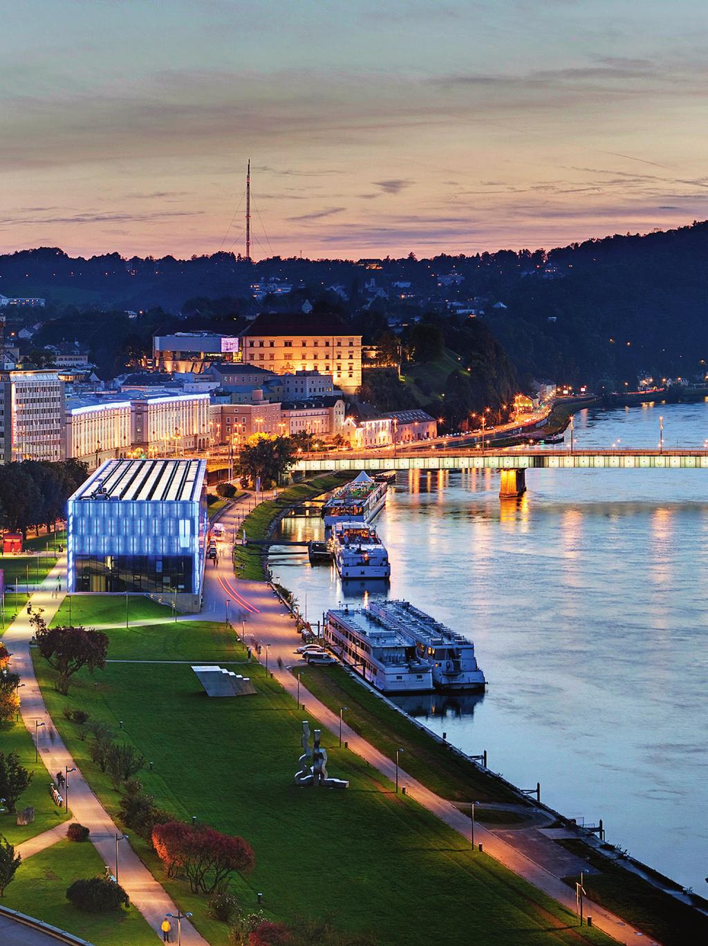 In ihm spiegelt sich auch die Dynamik einer erfolgreichen Kulturund Industriestadt wider. Und die Donau treibt es in Linz besonders bunt ist sie doch 2014 kultureller Br
