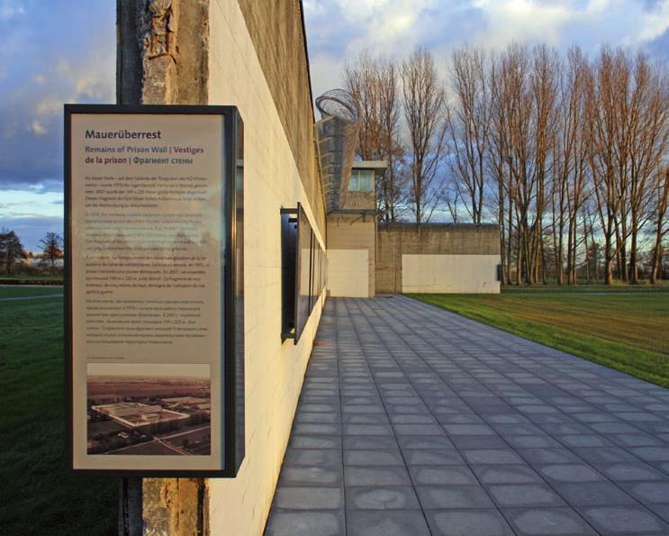 Jahrestag der Befreiung auf dem historischen Lagergelände die KZ-Gedenkstätte Neuengamme als Ausstellungs-, Begegnungs- und Studienzentrum mit einer dafür neu erarbeiteten, auf über 2000 Quadratmeter