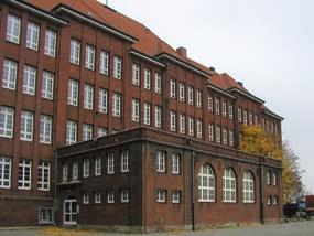 Poppenbüttel sind heute Außenstellen der KZ-Gedenkstätte Neuengamme.