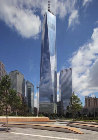 Liberty Park am World Trade Center, New York Abb. 11 (Bild links) Die Einfassungen der Planter dienen gleichzeitig als Parkbänke. Die Sitzflächen sind mit»altem Teak«belegt nicht ohne Betonkosmetik.