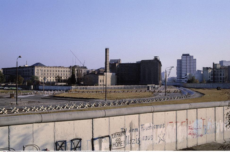 18 von 28 Frontstadt Berlin 20./21. Jahrhundert Beitrag 29 VI M 7 Die Mauer in Berlin nach dem 13.