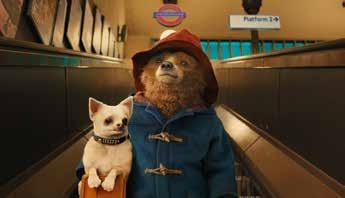 Doch der sprechende Bär verirrt sich in der fremden Umgebung und strandet völlig verloren auf dem Londoner Bahnhof Paddington.