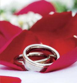 Trau(m)ringe Ringe aus edlen Metallen stehen für Unendlichkeit. Sie sind das perfekte Symbol für ewige Liebe. Marja Flick-Buijs / Fotolia.com 26 chris-m / Fotolia.