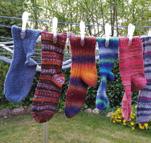 28 ELTERNBILDUNG / FORTBILDUNG Handgemacht! Socken stricken für AnfängerInnen Vielen erscheint das Sockenstricken als hohe Kunst.