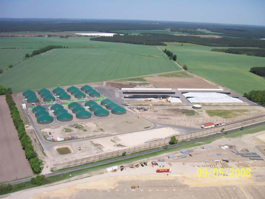 Stand November 2008 - Seite 1 von 7 Auch Gas fällt ins Gewicht Der Biogaspark Felgentreu in Brandenburg besticht durch beeindruckende Ausmaße. Am Standort liefern eigene Flächen (ca.