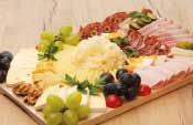Käse-/Fleischplatten Diverse Käse- und Fleischsorten kreativ präsentiert Käse/Fleisch Diverse Käse- und Fleischsorten, frische Früchte, Trockenfrüchte, Nüsse Brot Diverse Brötli aus unserem Sortiment