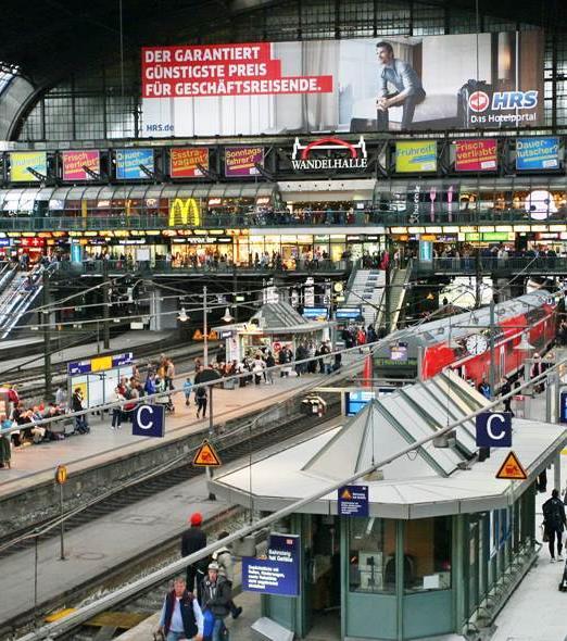 I Beispielhafte Kombi-Angebote Business Traveler Visibility am Start- und Zielbahnhof Hamburg Hbf BASIS STATIONS- MEDIEN Belegung: 1 Monat ERGÄNZUNG PLAKAT + PUBLIC VIDEO 6x Big Banner 2x Stair