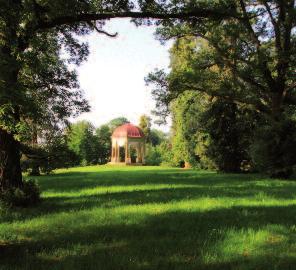 00 Uhr Der hundertjährige Park, eine der schönsten Sehenswürdigkeiten Dießens, führt den Besucher auf verschlungenen Wegen durch das Gartenreich des Barons Ludwig von Schacky.