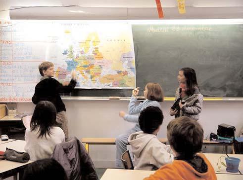 Es findet in der Schule statt und hat auch in den Ferien auf. Pariser und Berliner auf dem Schulhof Habt ihr auch «classes de nature»?