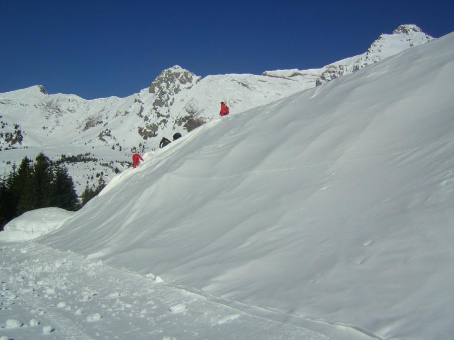 Schneedepot - Expertise Steinbach Alpin sammelt seit vielen Jahren Erfahrung mit Schneedepots und hat diverse Abdeckmethoden in Theorie und Praxis aufwendig getestet.