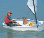 Tipp: Der Trimm ist dann optimal, wenn das Boot so wie hier flach am Wasser liegt.