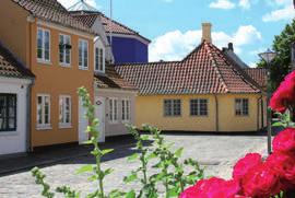 Im historischen Hans Christian Andersen Viertel findet sich das Museum für den weltbekannten Märchendichter und das Kinderkulturhaus Fyrtøjet in dem die Kinder sich kreativ und spielerisch austoben