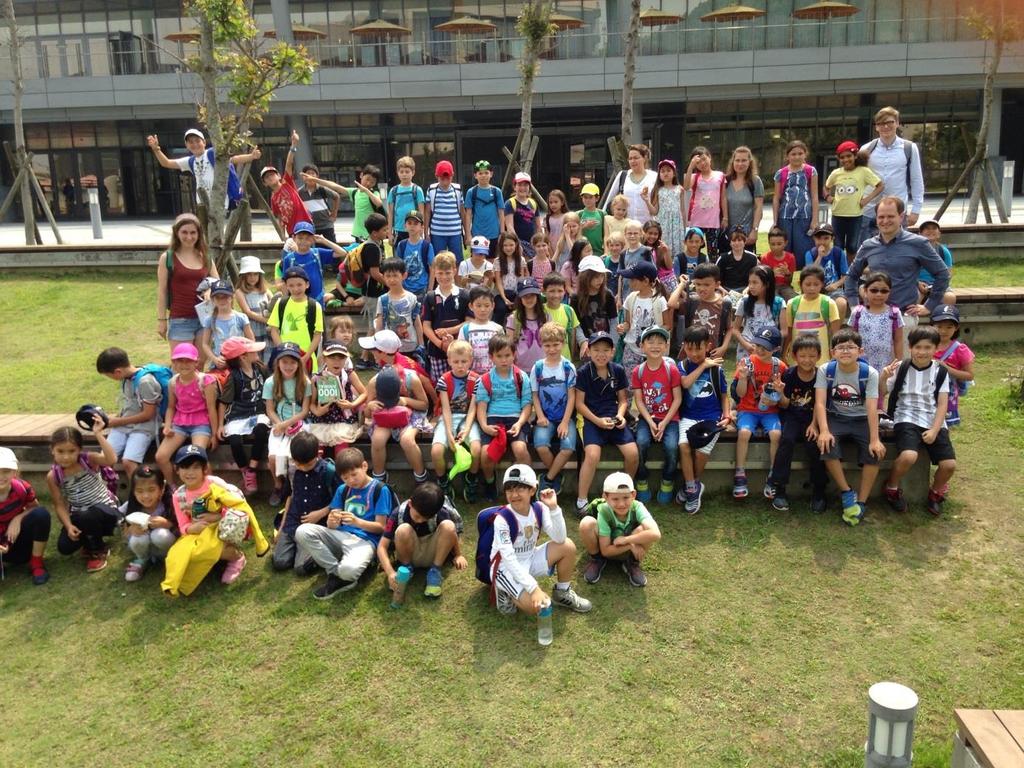 Grundschule 國小部 Primary School Rund um den Ozean Von Carina Schlütter Bei der Projektwoche der Grundschule drehte sich in diesem Jahr alles um das Thema Ozean.