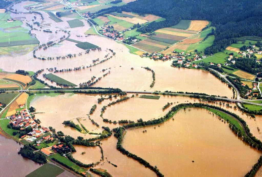 Maßnahmen in Bayern Zwischen 2001 und 2010 wurden rund 764 km Fließgewässer renaturiert und rund 55 km Deiche rückverlegt.