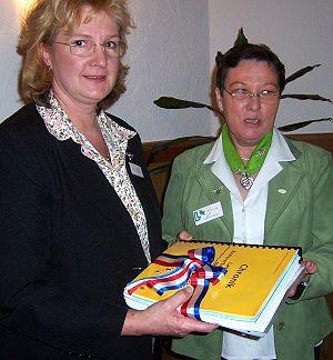 Teegens Gasthof in Leezen. Nach acht Jahren an der Spitze trat Renate Knees aus privaten Gründen ab, zur Nachfolgerin wurde Jutta Neuber aus Seedorf gewählt.