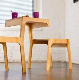 Man muss schon zweimal hinschauen, um die einzigartige Formgebung dieses Design-Möbels komplett zu durchschauen. So luftig und filigran und dabei doch so solide.