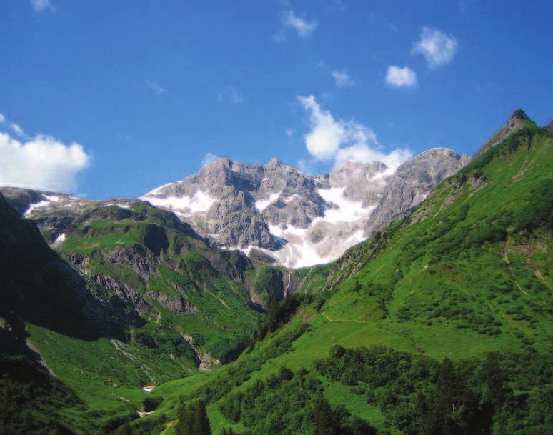 BRAUNARLSPITZE 2649 m Höhenunterschied: 1380 m Die Braunarlspitze ist der höchste Berg im Bregenzerwald.