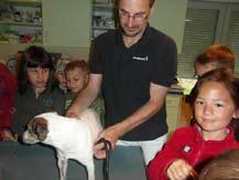 Eine Sachkundestunde in der Tierarztpraxis Im Unterricht der zweiten Klassen der Grundschule Vier Jahreszeiten Egeln spielten kürzlich die Haustiere eine bedeutende Rolle.