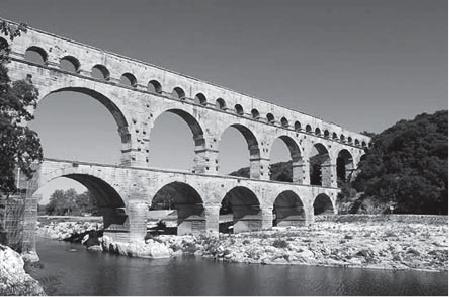 a) b) Pont du Gard, Nimes, 1.Jhd. n. Chr.