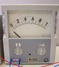 15 Fadenstrahlrohr 7) Amperemeter zur Ermittlung des Spulenstromes Der Erregerstrom der Helmholtzspulen wird ebenfalls mit einem Analog-