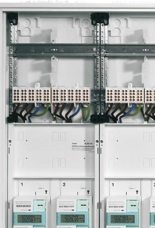 VDE-N-AR 4101 4.2/10 Obere Anschlußraum dient der Aufnahme von Betriebsmitteln für den Anschluß der Zuleitung zum nachfolgenden Stromkreisverteiler.